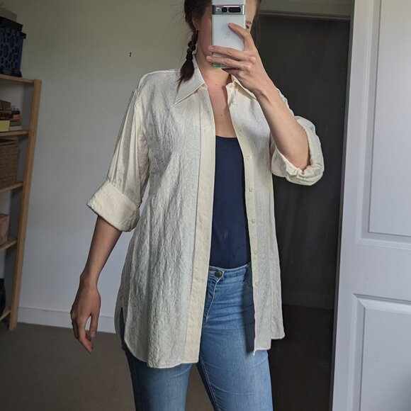 Off-white long-sleeve shirt with a monochromatic floral pattern - Picture 1 of 12